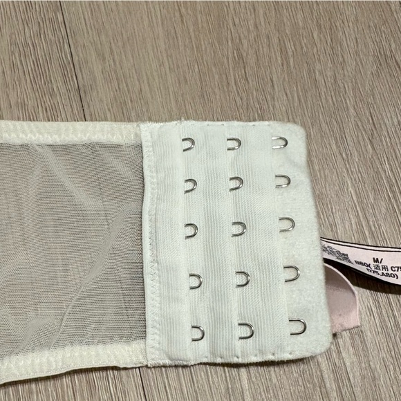 Victorias Secret Womens Bralette Medium White Cream Lace Delicate Floral Bow - Picture 7 of 12